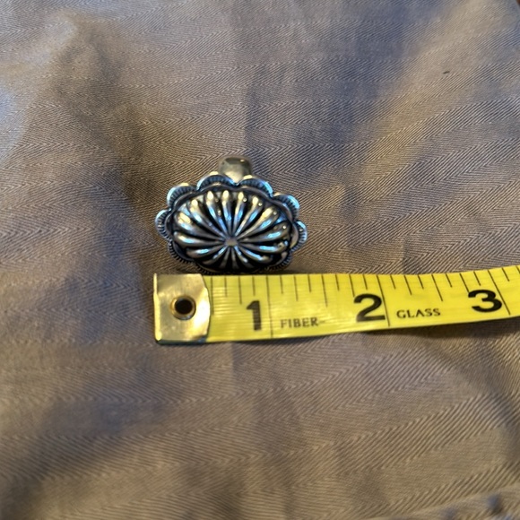 ⚜️ 3-piece Burnished Silver Flower Concho set - Picture 4 of 5